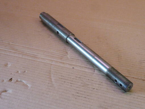 Nh rajaiselevaattorin yläakseli - New Holland viljansiirto - k7-32-04 - 1