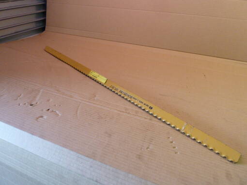 80439183/87483471 - New Holland feeder channel - k7-30-04 - 1