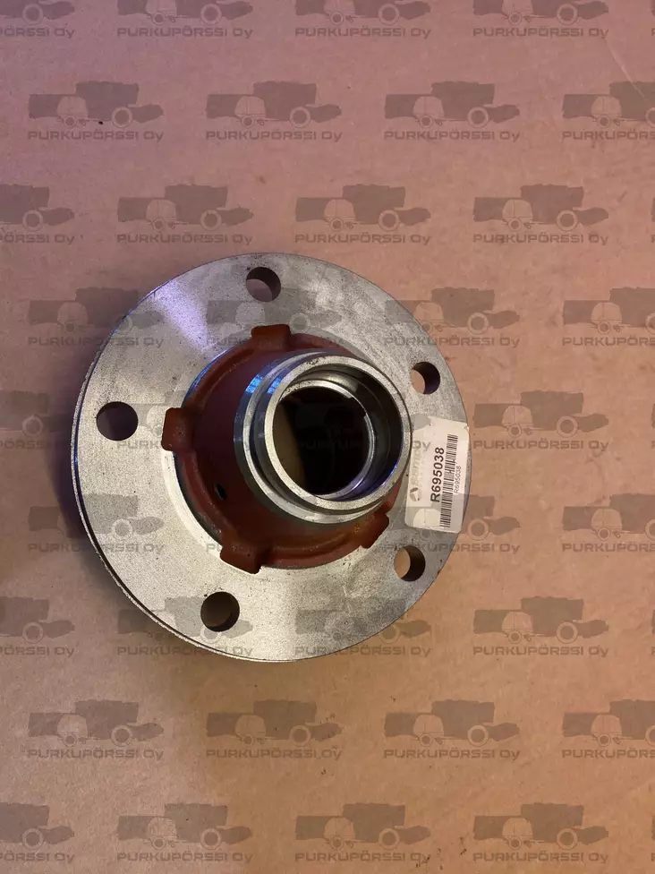 SR2000 takapyörän napa - Sampo-Rosenlew muut puimurin osat - s-2468 - 1